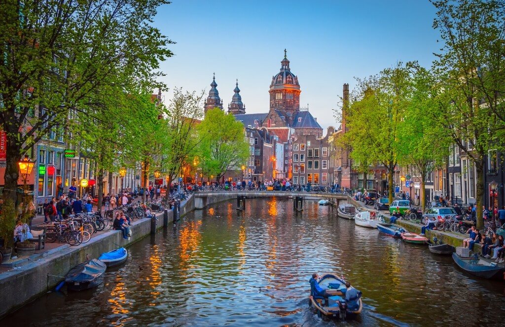 Un des célèbres canaux d'Amsterdam