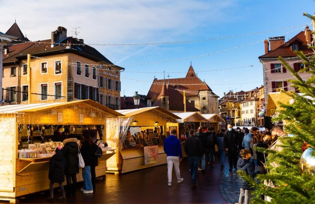 Le centre du marché de Noël d'Annecy un des plus beaux marchés de Noël de France