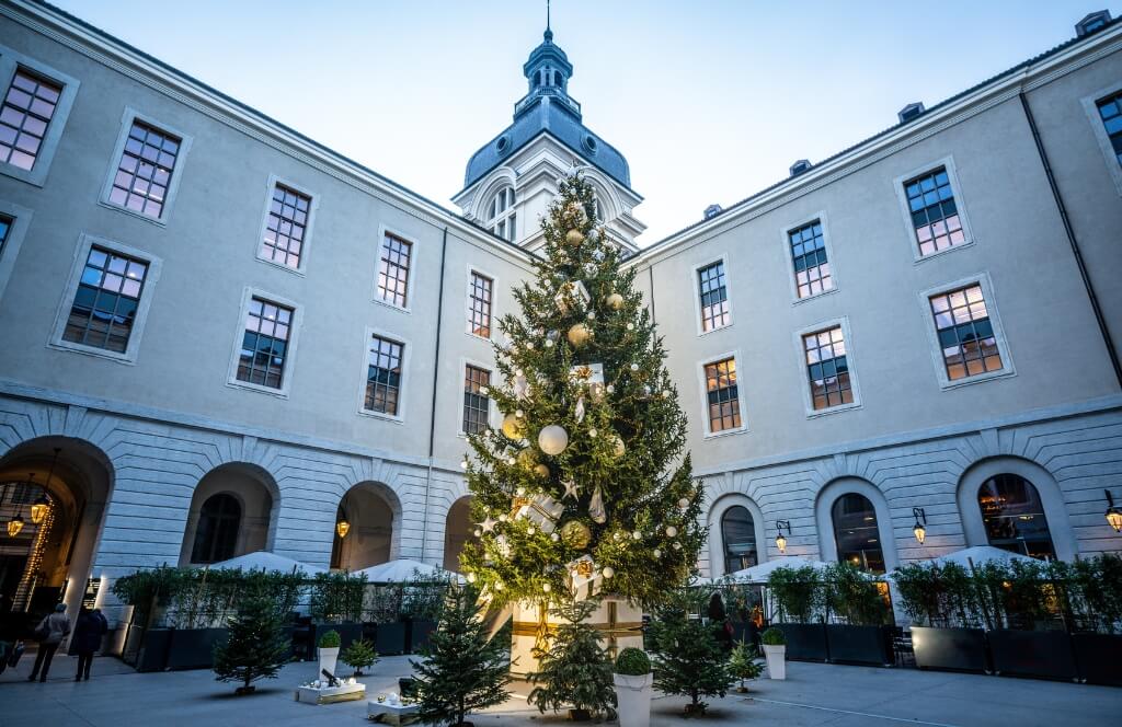 Le sapin du marché de Noël Lyon Hôtel Dieu