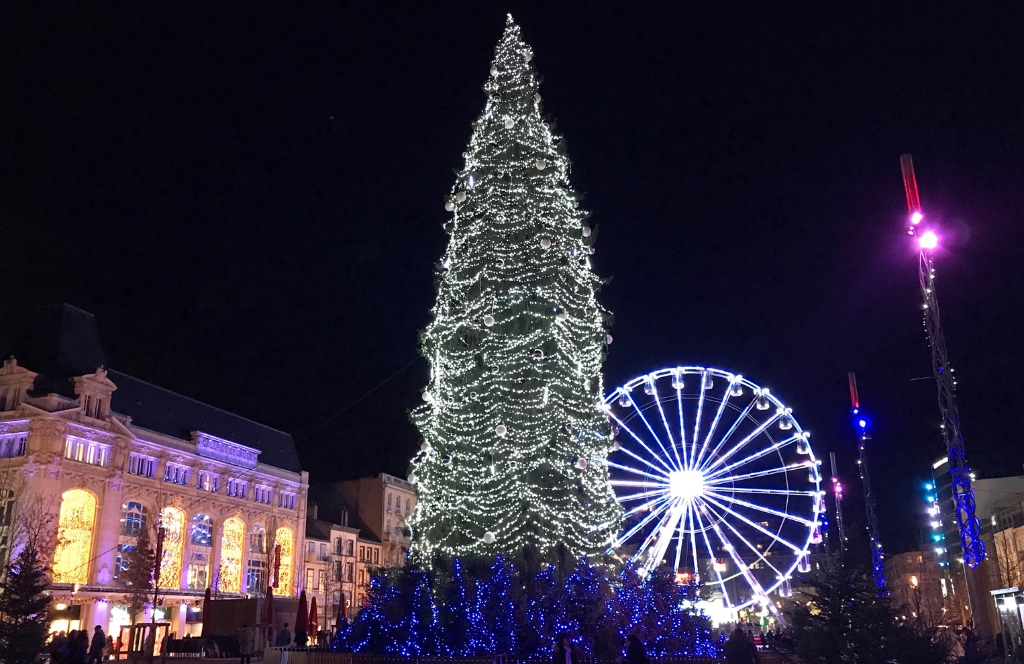 Le sapin du marché de Noël à Clermont Ferrand