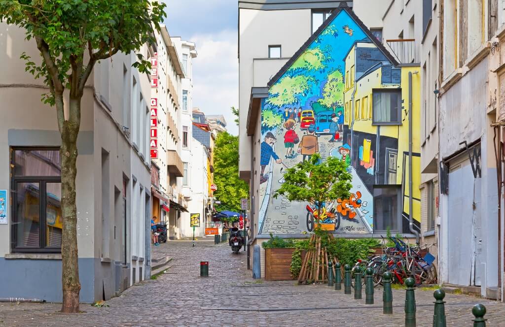 Une visite guidée des fresques des célèbres bandes dessinées belges