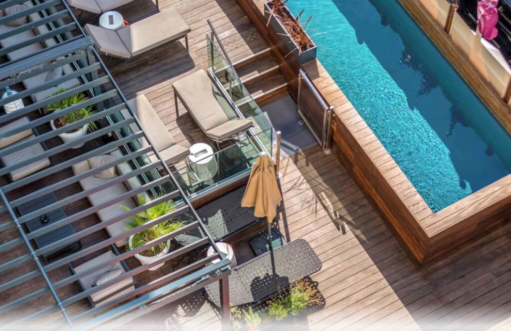 Le rooftop de l'hôtel Mercure à Toulouse lors d'un voyage en train depuis Toulouse
