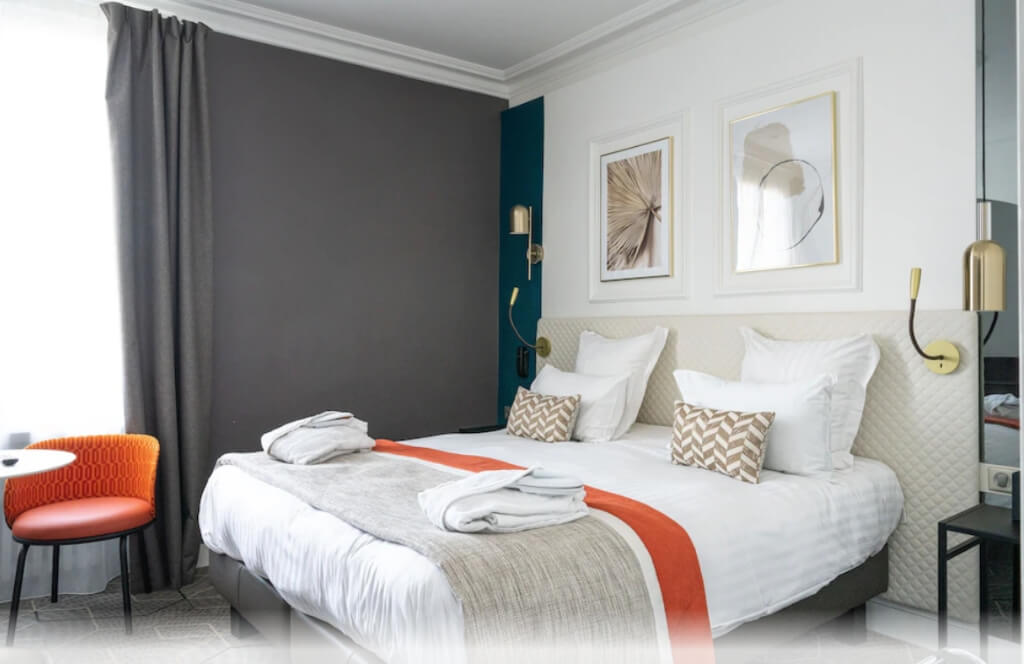 Une chambre de l'hôtel Angou où dormir lors d'un voyage en train depuis Bordeaux