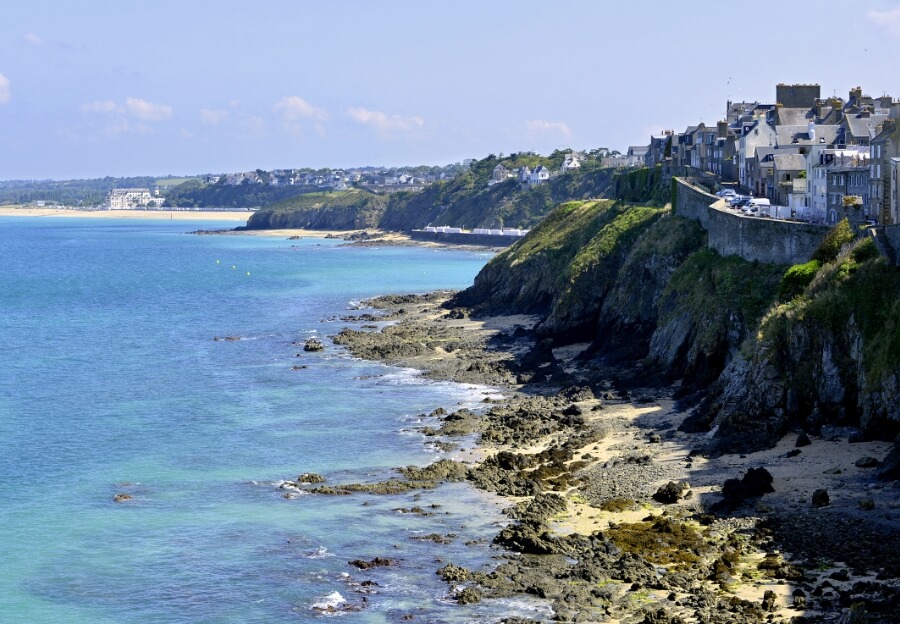 Die Küste von Granville im März