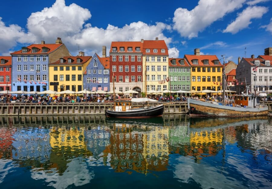 Bunte Häuser in Kopenhagen im März