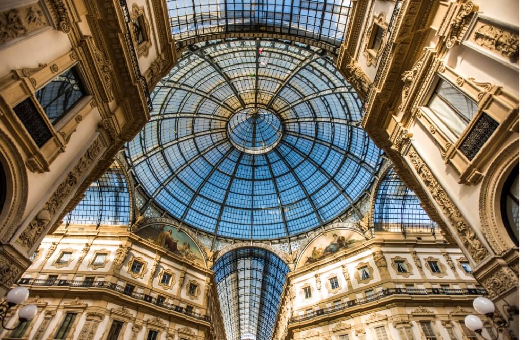 Vue de l'intérieur d'une coupole à Milan