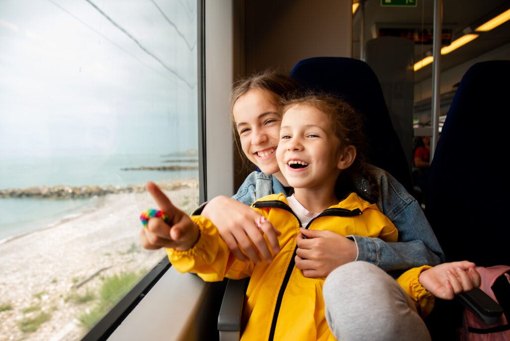 2 zusjes beleven leuke uitjes met de trein in nederland